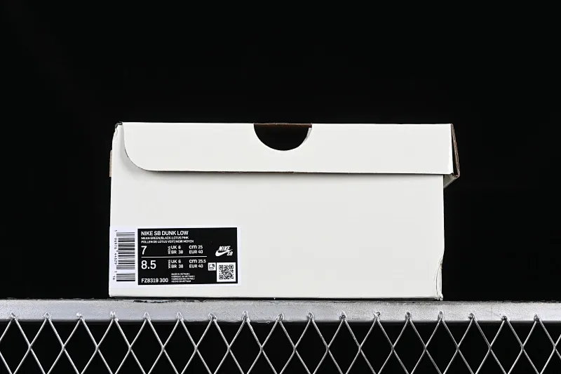 All categories Nk SB Dunk Series Nk SB Dunk Low low-top sneakers F version The Powerpuff Girls x Nk SB Dunk Low Powerpuff Girls joint model low-top casual sneakers FZ8319-300